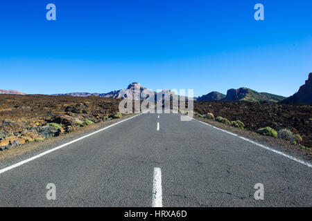 Kanarische Inseln, Teneriffa. Februar 2017. Die Straße, die zum Teide auf Teneriffa führt. Michael Tubi / Alamy Stockfoto