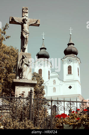 Benediktiner Abtei und Kruzifix in Tihany, Ungarn Stockfoto