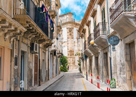 Kleine Gasse in der Stadt von Scicli, Sizilien, Italien Stockfoto