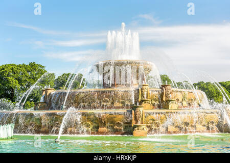 Buckingham Memorial Brunnen im Grant Park in Illinois an einem heißen Sommertag in Chicago, USA Stockfoto