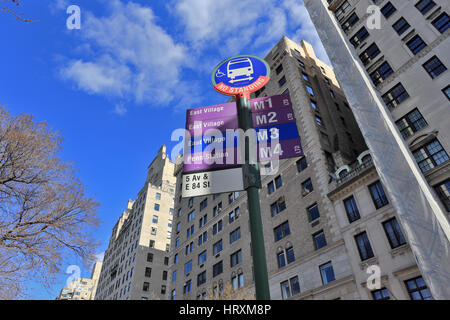 Bus-Haltestelle 5th Ave Manhattan New York City Stockfoto