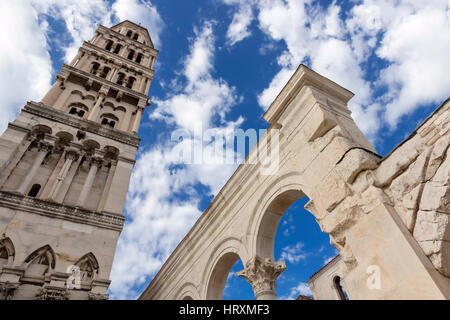 Sehenswürdigkeiten von Kroatien. Schöne Stadt Split. Kroatischen Paradies. Katholische Kirche. Stockfoto