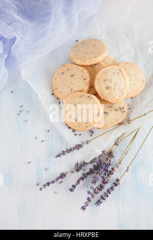 Aromatische lavendel Cookies. Französische Küche, handgefertigt. Im rustikalen Stil Stockfoto