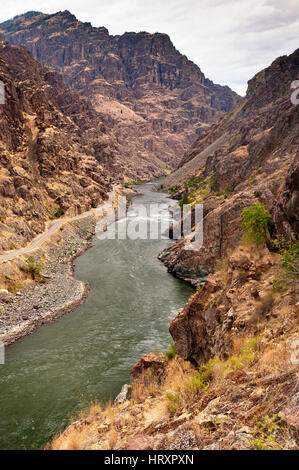 Snake River unterhalb des Hells Canyon Dam an Hells Canyon, Idaho Seite an Idaho-Oregon Grenze, USA Stockfoto