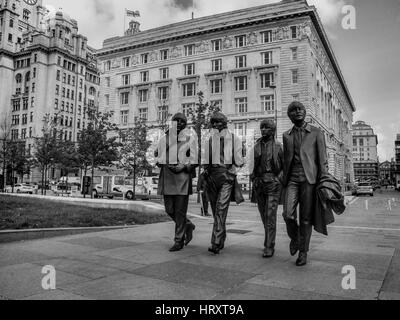 Beatles Staues, Pier Head, der von Liverpool Stockfoto