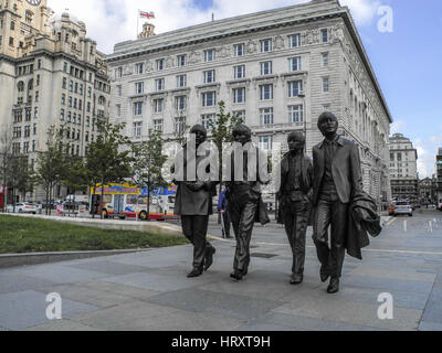 Beatles Staues, Pier Head, der von Liverpool Stockfoto