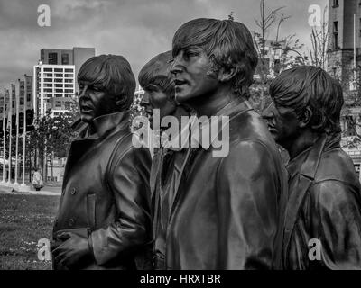 Beatles Staues, Pier Head, der von Liverpool Stockfoto