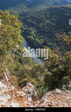 Die Gorges de Ardeche besteht aus einer Reihe von Schluchten in den Fluss Ardèche, bilden eine 30 Kilometer lange Schlucht. Stockfoto