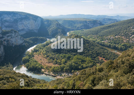 Die Gorges de Ardeche besteht aus einer Reihe von Schluchten in den Fluss Ardèche, bilden eine 30 Kilometer lange Schlucht. Stockfoto