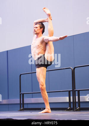 4. März 2017: Yogi es konkurrieren bei Arnold Sports Festival. Columbus, Ohio, USA. Brent Clark/Alamy Live-Nachrichten Stockfoto