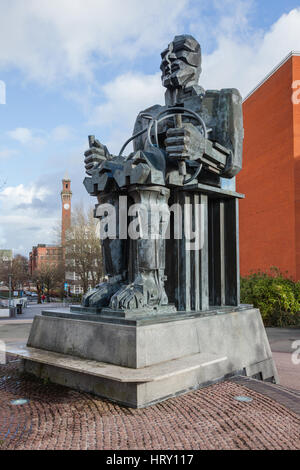 Skulptur von Sir Eduardo Paolozzi CBE an der University of Birmingham Faraday. Bronze, 2000 Stockfoto