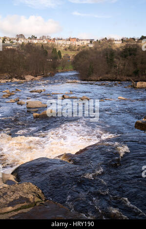 Blick über die Richmond Wasserfall entlang dem Fluß Swale, Yorkshire, England, UK Stockfoto