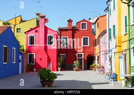 Farbenfrohe Gebäude in Venedig, Burano Insel Sehenswürdigkeiten, Italien, Reisen in Europa Stockfoto