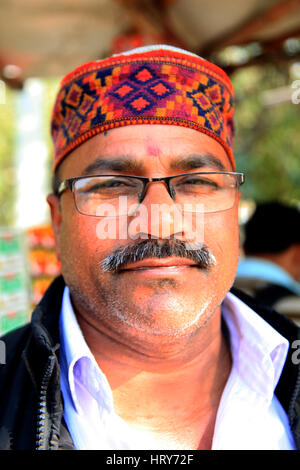 Mann mit hellem Turban (traditionelle Mütze), Rajasthan, Indien (Photo Copyright © by Saji Maramon) Stockfoto