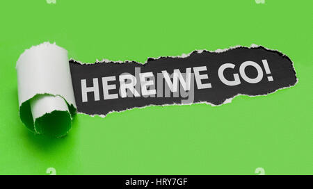 Hin-und hergerissen Grünbuch enthüllt die Worte hier gehts los Stockfoto