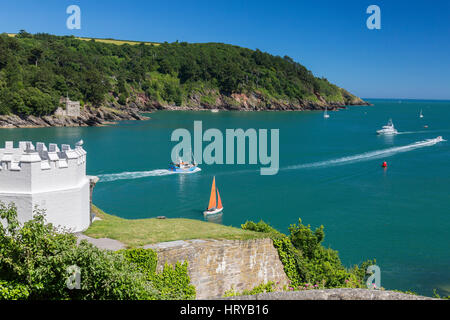 Dartmouth Castle (nächste) und Kingswear Castle (weitesten) bewachen den Eingang des Flusses Dart, Dartmouth, Devon, England, UK Stockfoto