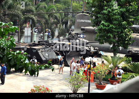 HO CHI MINH - 7. März: US-Panzer in der vietnamesischen Krieges ausgesetzt in das War Remnants Museum in Saigon verwendet. Am 7. März 2013 in Saigon, Vietnam Stockfoto