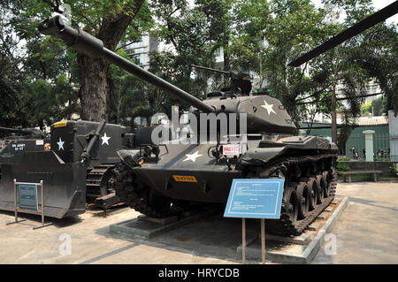 HO CHI MINH - 7. März: US-Panzer in der vietnamesischen Krieges ausgesetzt in das War Remnants Museum in Saigon verwendet. Am 7. März 2013 in Saigon, Vietnam Stockfoto