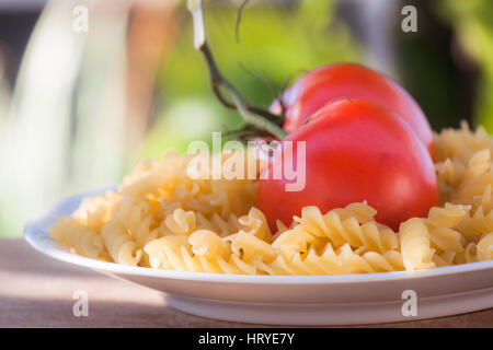 Italienische Fusilli Nudeln mit Tomaten Stockfoto