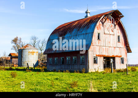 Getragen und verwitterten Mais Bauernhof Scheune in Indiana II Stockfoto