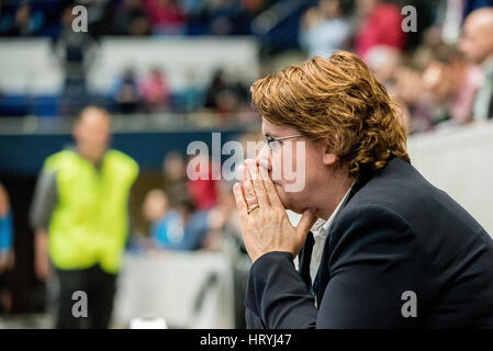 3. März 2017: Jutta Ehrmann-Wolf der EHF Delegat während des Weibes European Handball Federation (EHF) Champions League Spiel zwischen CSM Bukarest (ROU) Vs RK Krim Mercator (SLO) in Bukarest, Rumänien ROU Hall Polyvalent. Foto: Cronos/Catalin Soare Stockfoto