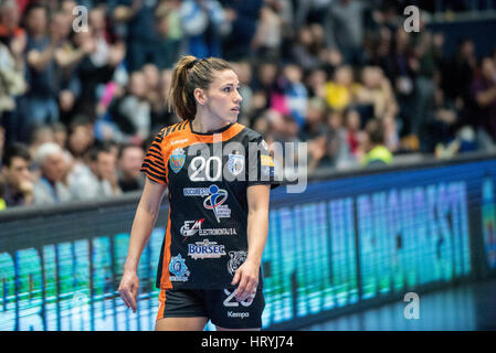 3. März 2017: Carmen Martin Berenguer #20 von CSM Bukarest während des Weibes European Handball Federation (EHF) Champions League Spiel zwischen CSM Bukarest (ROU) Vs RK Krim Mercator (SLO) in Bukarest, Rumänien ROU Hall Polyvalent. Foto: Cronos/Catalin Soare Stockfoto