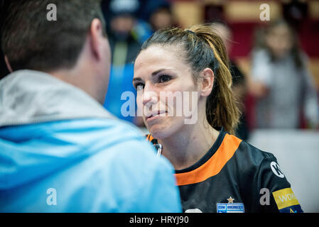 3. März 2017: Carmen Martin Berenguer #20 von CSM Bukarest während des Weibes European Handball Federation (EHF) Champions League Spiel zwischen CSM Bukarest (ROU) Vs RK Krim Mercator (SLO) in Bukarest, Rumänien ROU Hall Polyvalent. Foto: Cronos/Catalin Soare Stockfoto