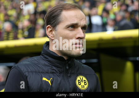 Dortmund, Deutschland. 4. März 2017. Dortmunds Trainer Thomas Tuchel, fotografiert während der deutschen Bundesliga-Fußballspiel zwischen Borussia Dortmund und Bayer Leverkusen im Signal Iduna Park in Dortmund, Deutschland, 4. März 2017. Foto: Friso Gentsch/Dpa/Alamy Live News Stockfoto