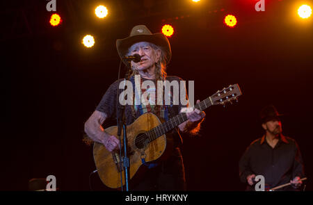 Pompano Beach, FL, USA. 4. März 2017. Mehrfacher Grammy und CMA Award Sieger Willie Nelson mit der Familie im Pompano Beach Amphitheater Samstag, 4. März 2017 Credit: Sun-Sentinel/ZUMA Draht/Alamy Live News Stockfoto