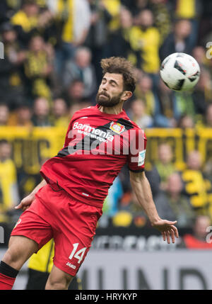 Dortmund, Deutschland. 4. März 2017. Leverkusens Admir Mehmedi in Aktion während der deutschen Fußball-Bundesliga-Fußball-match zwischen Borussia Dortmund und Bayer Leverkusen im Signal Iduna Park in Dortmund, Deutschland, 4. März 2017. Foto: Bernd Thissen/Dpa/Alamy Live News Stockfoto