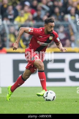 Dortmund, Deutschland. 4. März 2017. Leverkusens Karim Bellarabi in Aktion während der deutschen Fußball-Bundesliga-Fußball-match zwischen Borussia Dortmund und Bayer Leverkusen im Signal Iduna Park in Dortmund, Deutschland, 4. März 2017. Foto: Bernd Thissen/Dpa/Alamy Live News Stockfoto