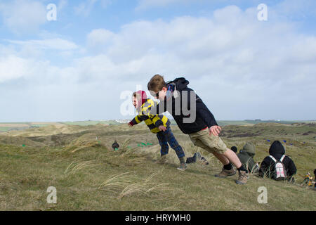 Dünenwanderungen Sands, Cornwall, UK. 5. März 2017. Großbritannien Wetter. Orkanartigen Winden traf die Nordküste von Cornwall in Perranporth. Bildnachweis: Simon Maycock/Alamy Live-Nachrichten Stockfoto