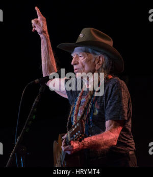 Pompano Beach, FL, USA. 4. März 2017. Mehrfacher Grammy und CMA Award Sieger Willie Nelson mit der Familie im Pompano Beach Amphitheater Samstag, 4. März 2017 Credit: Sun-Sentinel/ZUMA Draht/Alamy Live News Stockfoto