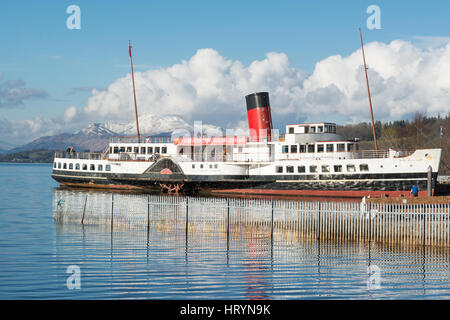 Lomond Shores, Loch Lomond, Balloch, Scotland, UK - 5. März 2017: UK Wetter - einen schönen hellen Nachmittag in Lomond Shores am Fuße des Loch Lomond.  Die Maid of Loch Dampfschiff - der letzten Raddampfer in Großbritannien gebaut - ist eine kostenlose Besucherattraktion mit herrlichem Blick auf Ben Lomond und wird von Freiwilligen Credit: Kay Roxby/Alamy Live News Stockfoto