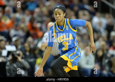 Seattle, WA, USA. 4. März 2017. UCLA Jordin Kanada (3) in Aktion während einer PAC12 Frauen-Turnier-Spiel zwischen der Oregon State Beavers und die UCLA Bruins. Gespielt wurde in der Key Arena in Seattle, WA. Jeff Halstead/CSM/Alamy Live-Nachrichten Stockfoto