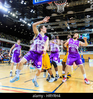 Kupfer-Box Arena, London, 5. März 2017. Spannungen laufen zwischen Heimmannschaft London Lions und Besuchern Leeds Kraft hoch in der BBL Meisterschaftsspiel. London-Lions verlieren 81-92. Bildnachweis: Imageplotter und Sport/Alamy Live Nachrichten Stockfoto