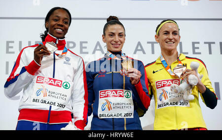 Belgrad, Claudia Salman-Rath von Deutschland stellen auf dem Podium bei der Siegerehrung für die Frauen Weitsprung bei den 2017 Leichtathletik-Halleneuropameisterschaften in Belgrad. 5. März 2017. Goldmedaillengewinner Ivana Spanovic (C) Serbien, Silbermedaillengewinner Lothringen Ugen (L) von Großbritannien und Bronzemedaillengewinner Claudia Salman-Rath von Deutschland darstellen auf dem Podium bei der Siegerehrung für die Frauen Weitsprung bei den 2017 Leichtathletik-Halleneuropameisterschaften in Belgrad am 5. März 2017. Bildnachweis: Predrag Milosavljevic/Xinhua/Alamy Live-Nachrichten Stockfoto