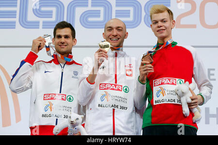 Belgrad, Pavel Seliverstau der Republik Belarus darstellen auf dem Podium bei der Siegerehrung für die Männer Hochsprung Event auf der 2017 Leichtathletik-Halleneuropameisterschaften in Belgrad. 5. März 2017. Goldmedaillengewinner Sylwester Bednarek (C) Polen, Silbermedaillengewinner Robbie Grabarz (L) von Großbritannien und Bronzemedaillengewinner Pavel Seliverstau der Republik Belarus darstellen auf dem Podium bei der Siegerehrung für die Männer Hochsprung Event auf der 2017 Leichtathletik-Halleneuropameisterschaften in Belgrad am 5. März 2017. Bildnachweis: Predrag Milosavljevic/Xinhua/Alamy Live-Nachrichten Stockfoto