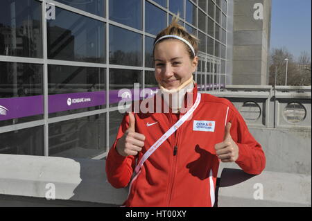 Belgrad, Serbien. 4. März 2017. Tschechische Athlet, den Denisa Rosolova bei den Leichtathletik-Halleneuropameisterschaften in Belgrad, Serbien, 4. März 2017 Gesten, verletzt. Denisa Rosolova verletzt nach einem Sturz während einer Frauen 400 m Qualifikation Runde Hitze. Bildnachweis: Tibor Alfoldi/CTK Foto/Alamy Live-Nachrichten Stockfoto