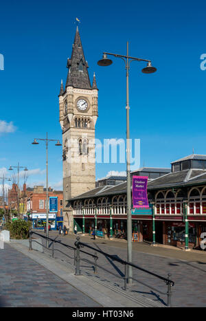 Victorian überdachte Markt und Clock Tower West Row Darlington Co. Durham UK Stockfoto