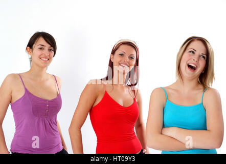 Drei Junge Frauen in Bunton Shirts - drei junge Frauen in bunten Hemden Stockfoto