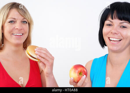 Frauen Essen Burger Und Apfel - Frauen Essen Burger und Apfel Stockfoto