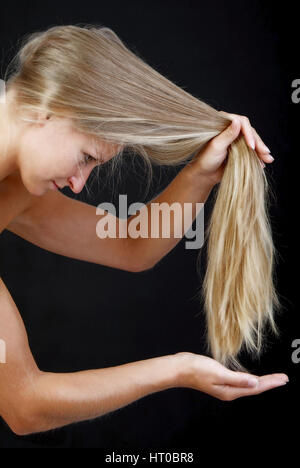 Junge Frau Mit Langen, blonden Haaren - junge Frau mit langen, blonden Haaren Stockfoto