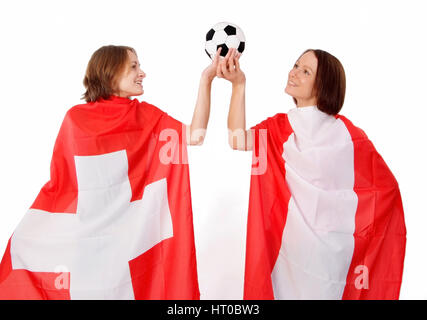 Symbolbild Euro 2008, Frauen in schweizerischen Und? Sterreichische Flaggen Geh? Llt - symbolische EIRO 2008 Frauen im österreichischen und Schweizer-Flagge Stockfoto