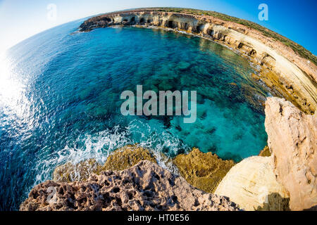 Meereshöhlen in der Nähe von Kap Greco. Ayia Napa, Zypern. Stockfoto