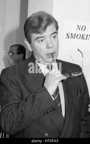 David Trippier, konservative Partei Mitglied des Parlaments für Rossendale und Darwen, besucht eine Party Local Government-Pressekonferenz in London, England am 10. April 1991. Stockfoto