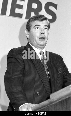 David Trippier, konservative Partei Mitglied des Parlaments für Rossendale und Darwen, spricht bei der konservativen Womens-Konferenz in London, England am 27. Juni 1991. Stockfoto