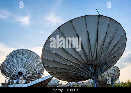 Sat-Parabolantennen Stockfoto