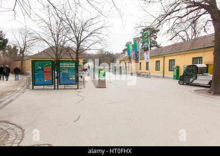 Eingang zum Schönbrunn Zoo, Tiergarten, Wien, Austria, Europe. Stockfoto