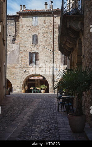 LARGENTIERE, Frankreich, 17. September 2015: Bild des Restaurants auf einer Straße im Zentrum von Les Vans in der Ardeche-Region von Frankreich Stockfoto